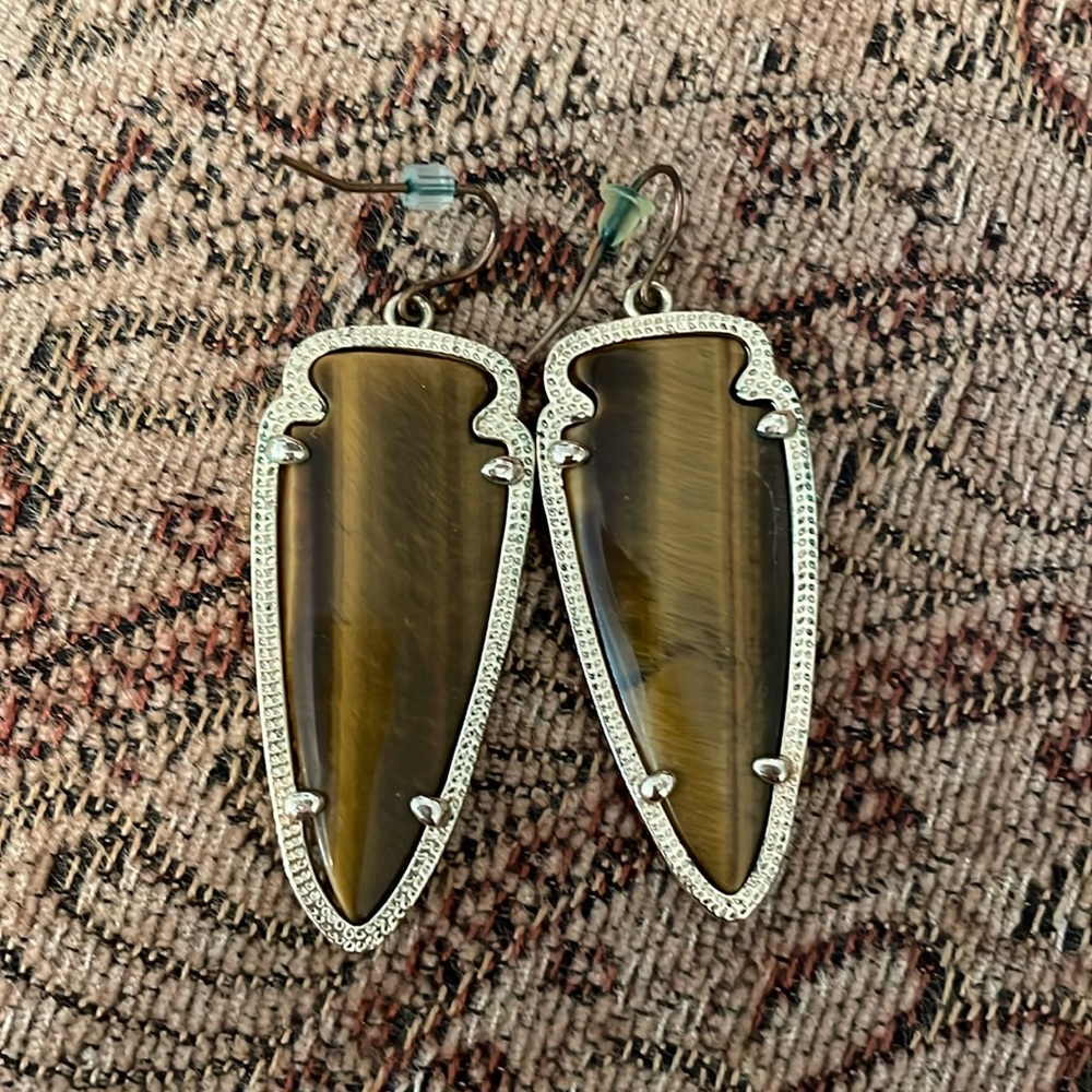 Kendra Scott arrow earrings in tiger eye and gold